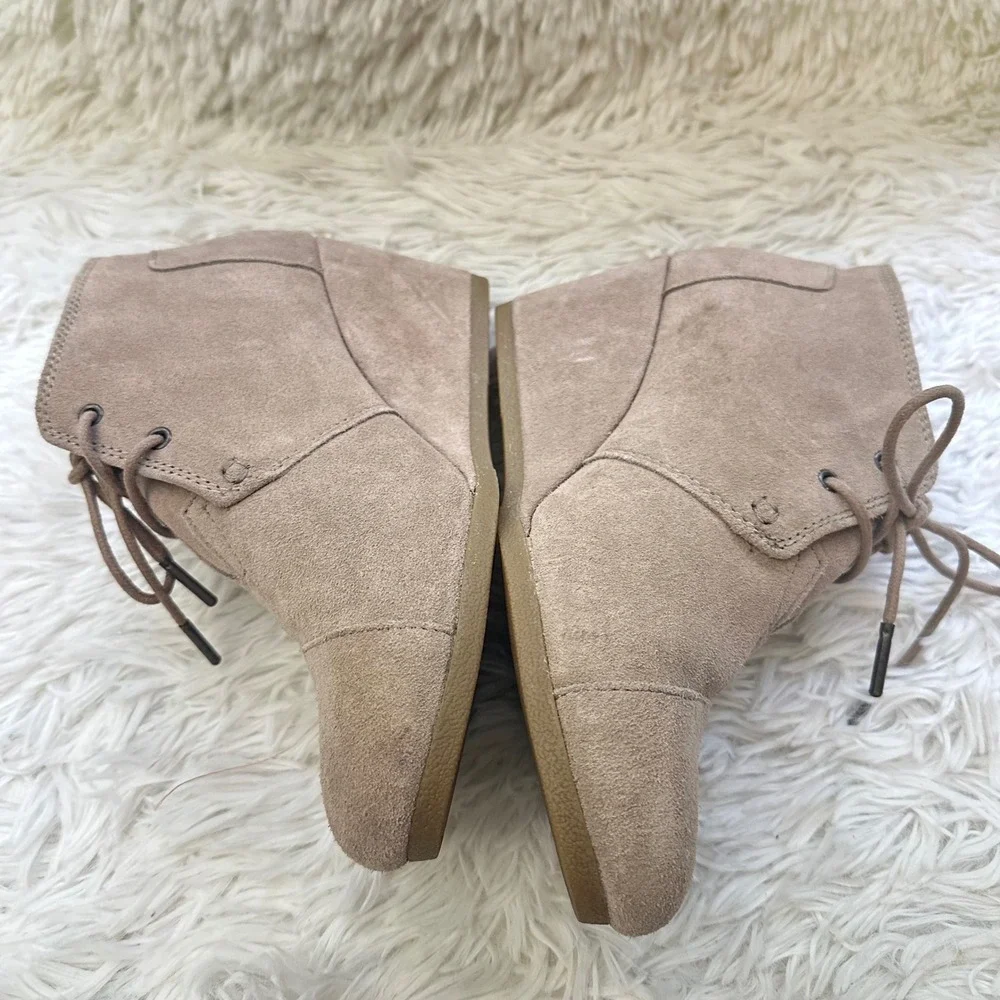Toms Women's Desert Wedge Booties Taupe Suede Lace Up Size 8